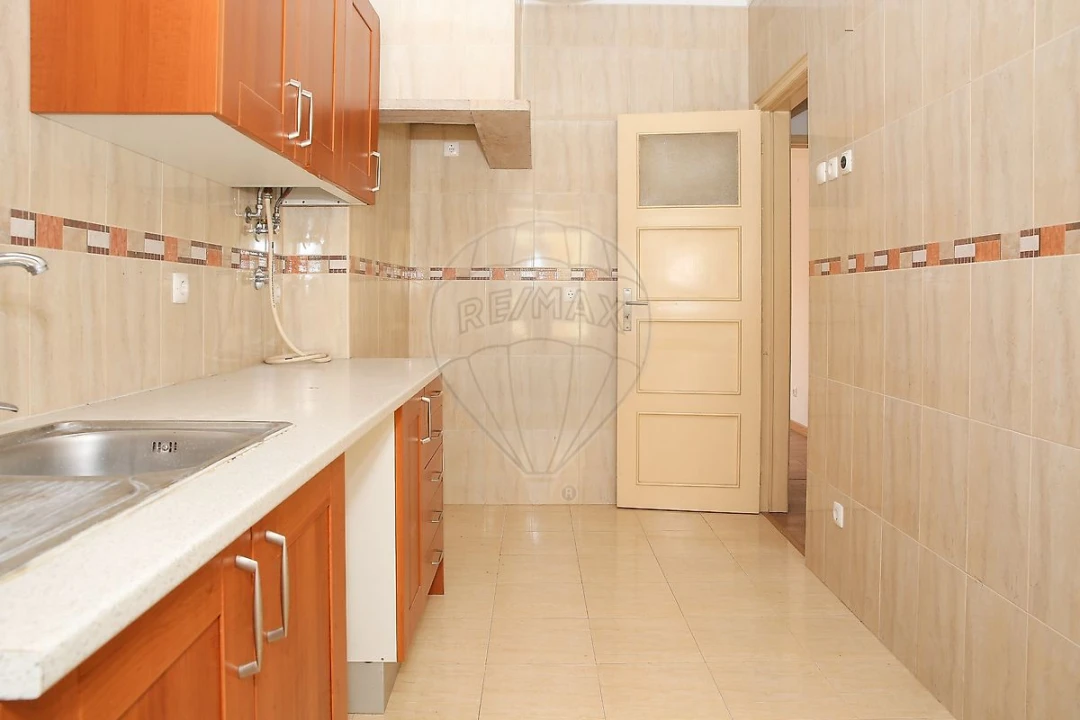 Apartamento T2 para Venda em Carregado e Cadafais Foto 32