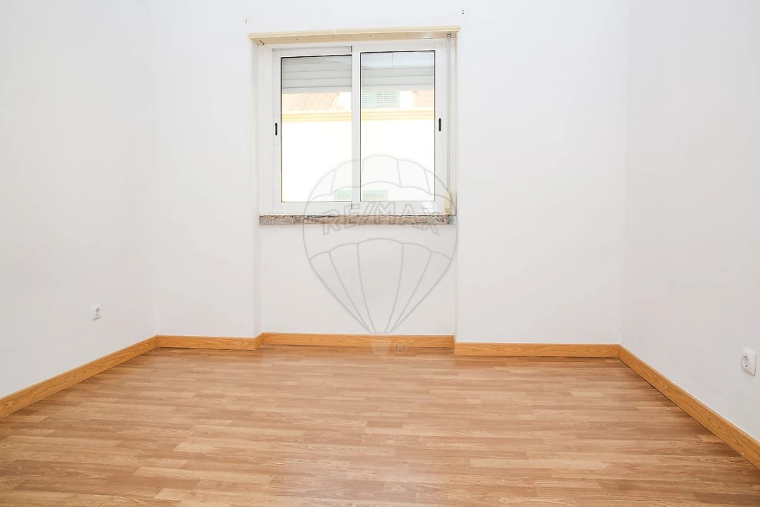 Apartamento T2 para Venda em Carregado e Cadafais Foto 2