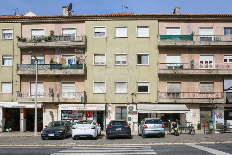 Apartamento T2 para Venda em Carregado e Cadafais Foto 34