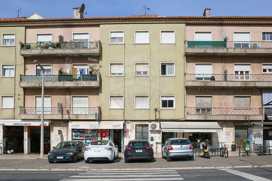 Apartamento T2 para Venda em Carregado e Cadafais Foto 34