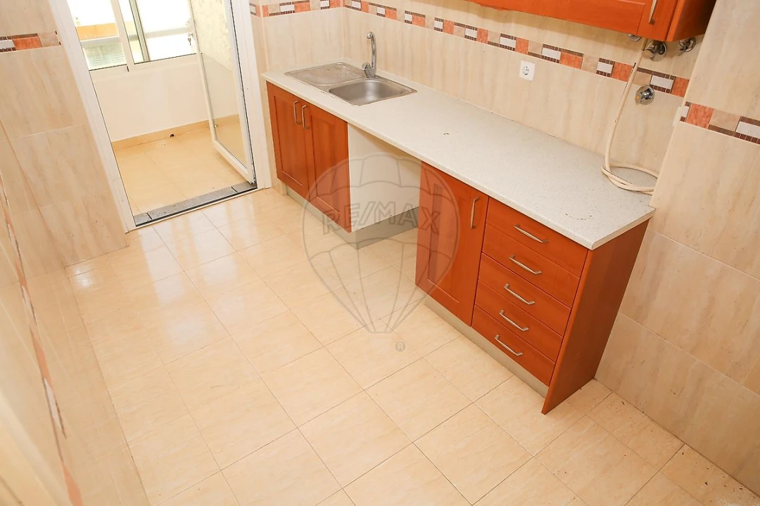 Apartamento T2 para Venda em Carregado e Cadafais Foto 23