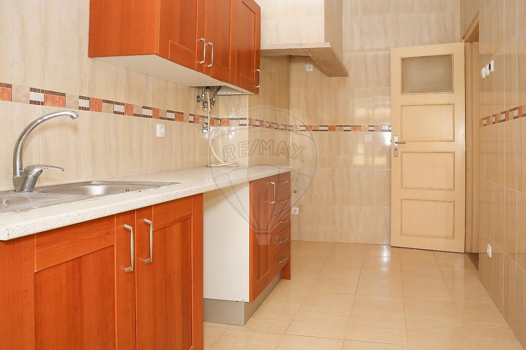 Apartamento T2 para Venda em Carregado e Cadafais Foto 27