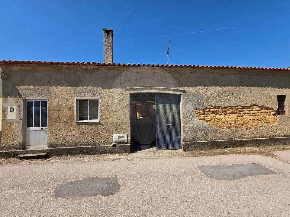 Moradia T2 para Venda em Oiã Foto 4