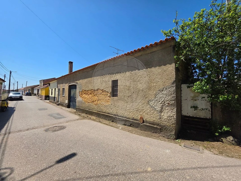 Moradia T2 para Venda em Oiã Foto 1