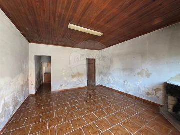 Moradia T2 para Venda em Oiã