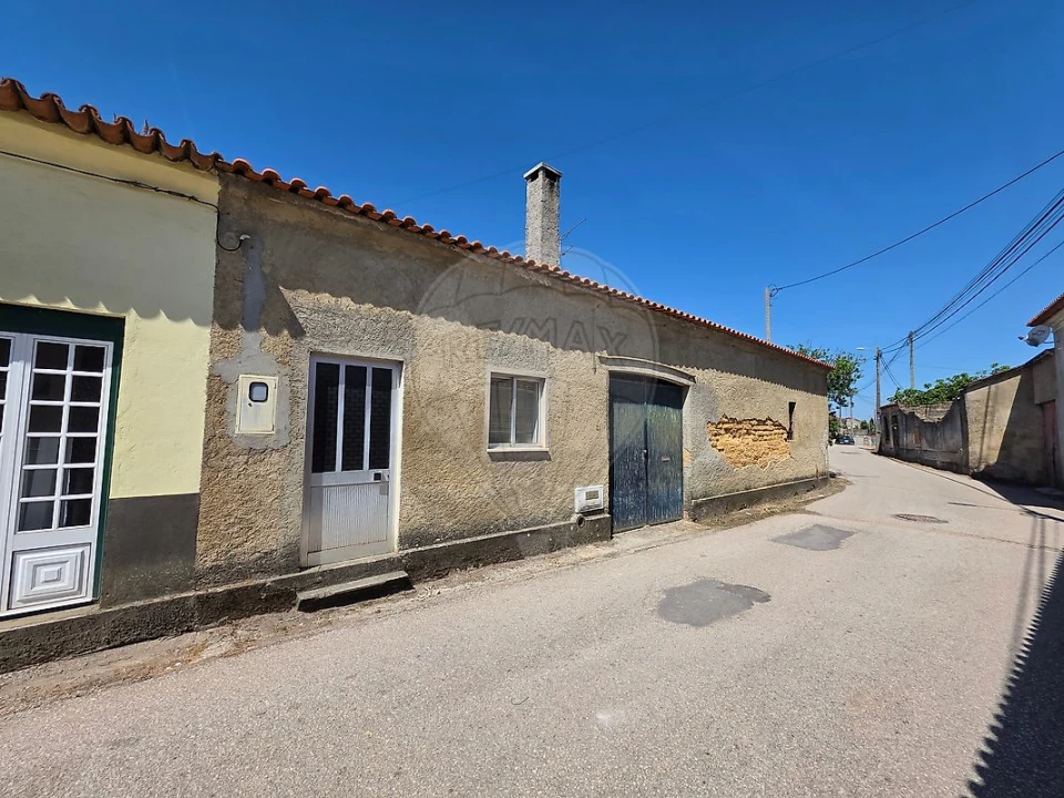 Moradia T2 para Venda em Oiã Foto 2