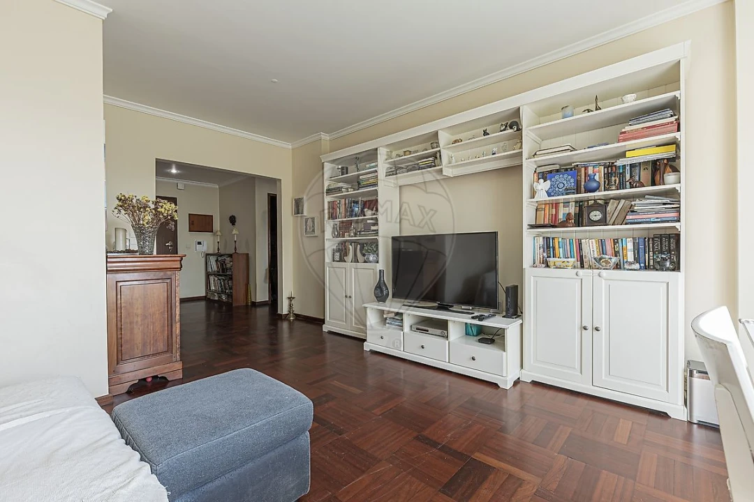 Apartamento T2 para Venda em Alfragide Foto 8