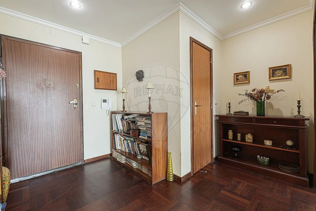 Apartamento T2 para Venda em Alfragide Foto 9
