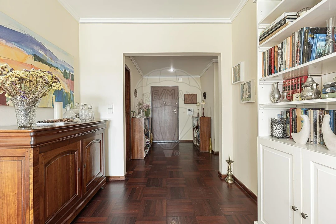 Apartamento T2 para Venda em Alfragide Foto 2