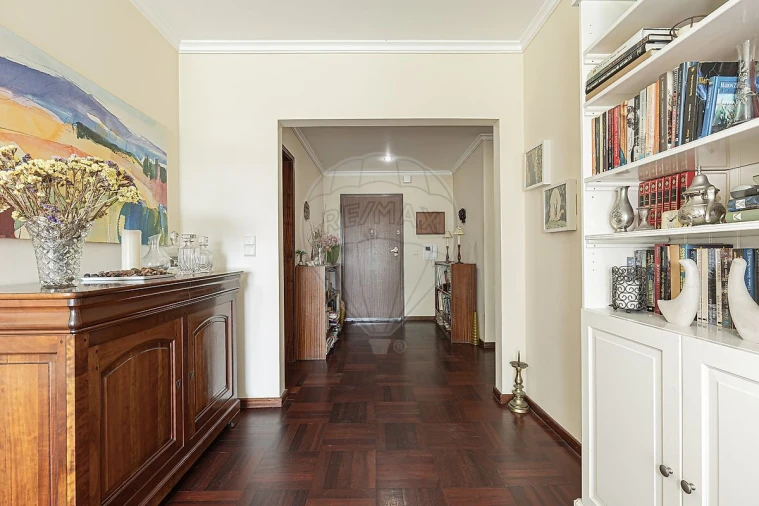 Apartamento T2 para Venda em Alfragide Foto 2