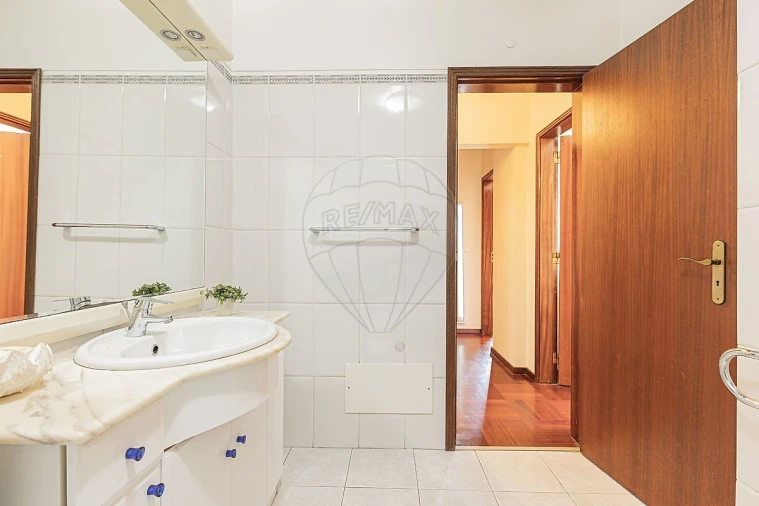 Apartamento T2 para Venda em Alfragide Foto 22