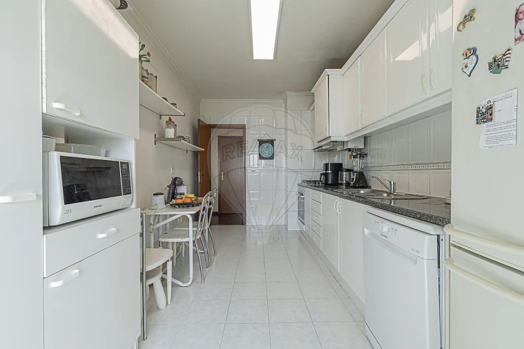 Apartamento T2 para Venda em Alfragide Foto 16