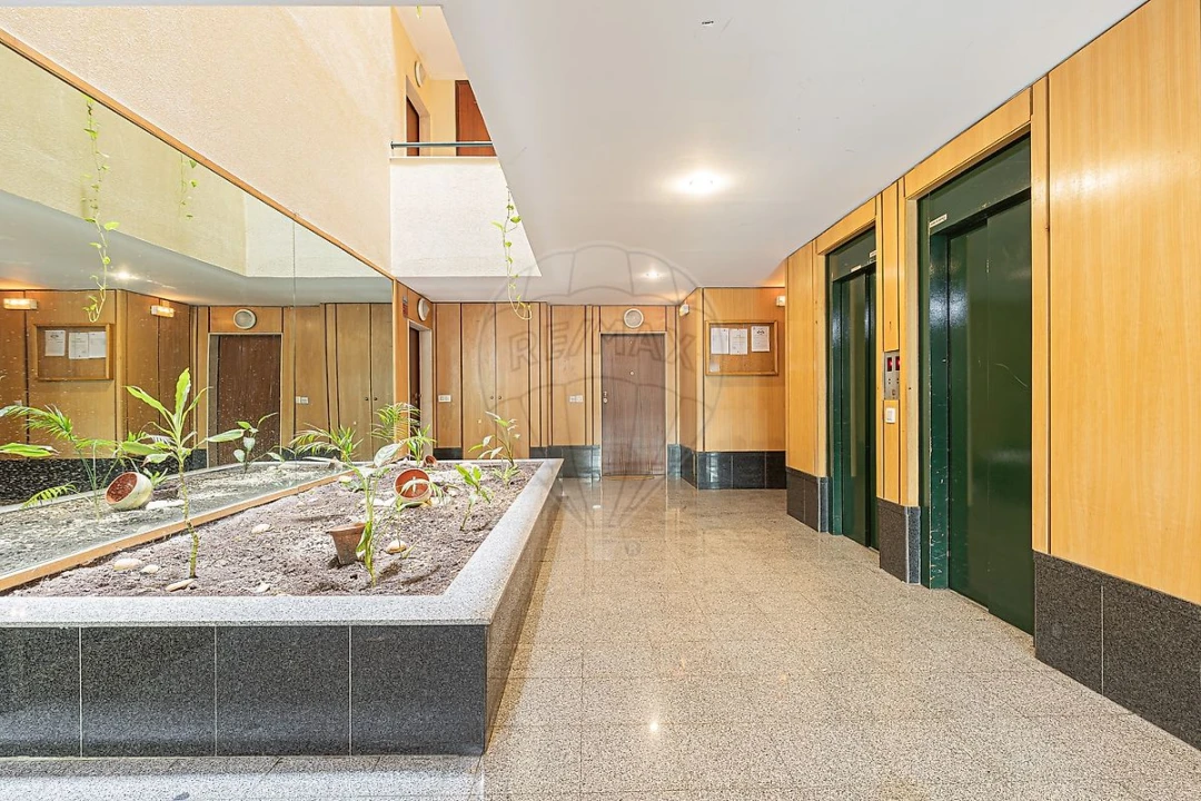 Apartamento T2 para Venda em Alfragide Foto 34