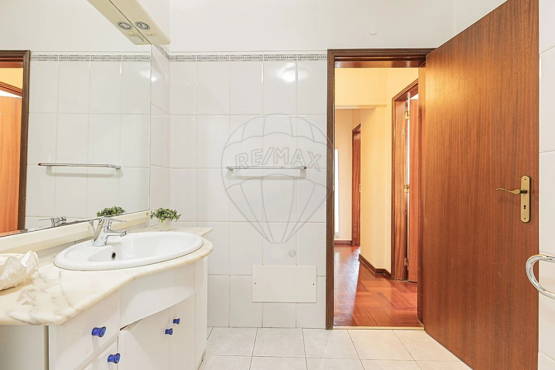 Apartamento T2 para Venda em Alfragide Foto 22