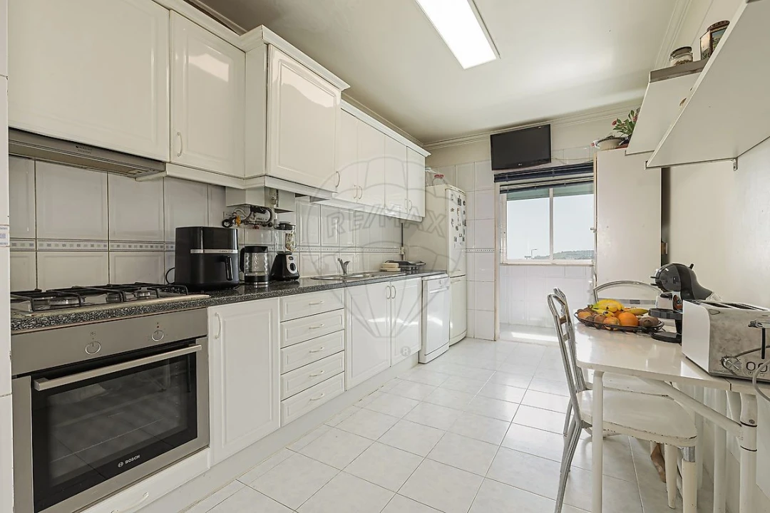 Apartamento T2 para Venda em Alfragide Foto 11