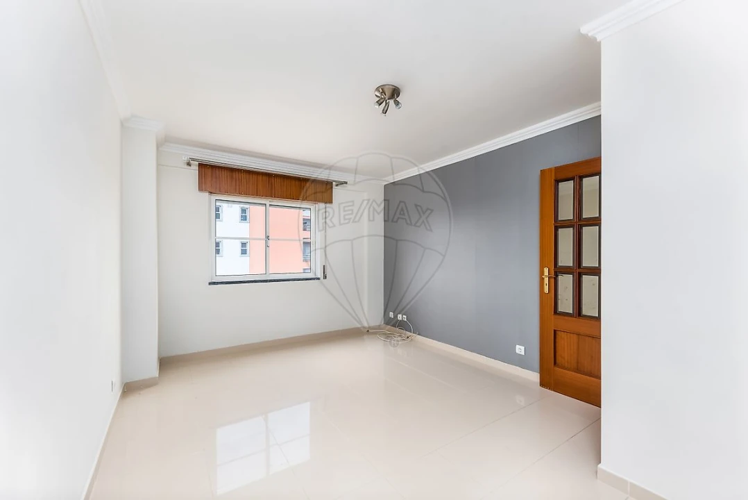 Apartamento T2 para Arrendamento em Seixal, Arrentela e Aldeia de Paio Pires Foto 1