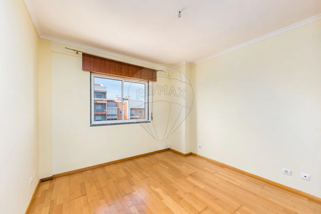 Apartamento T2 para Arrendamento em Seixal, Arrentela e Aldeia de Paio Pires Foto 8