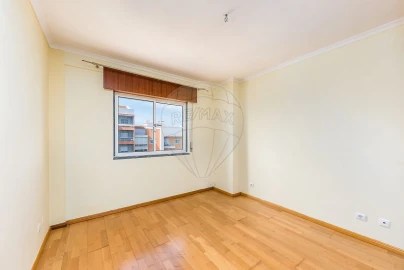 Apartamento T2 para Arrendamento em Seixal, Arrentela e Aldeia de Paio Pires