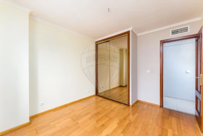 Apartamento T2 para Arrendamento em Seixal, Arrentela e Aldeia de Paio Pires