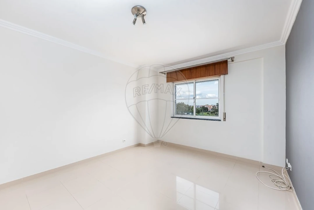 Apartamento T2 para Arrendamento em Seixal, Arrentela e Aldeia de Paio Pires Foto 3
