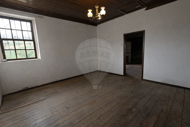 Moradia T2 para Venda em Abragão Foto 9