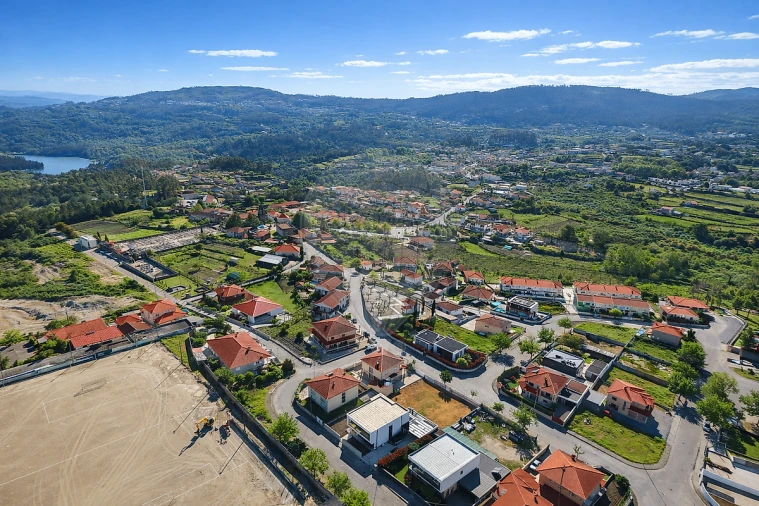 Moradia T3 para Venda em Abragão Foto 9