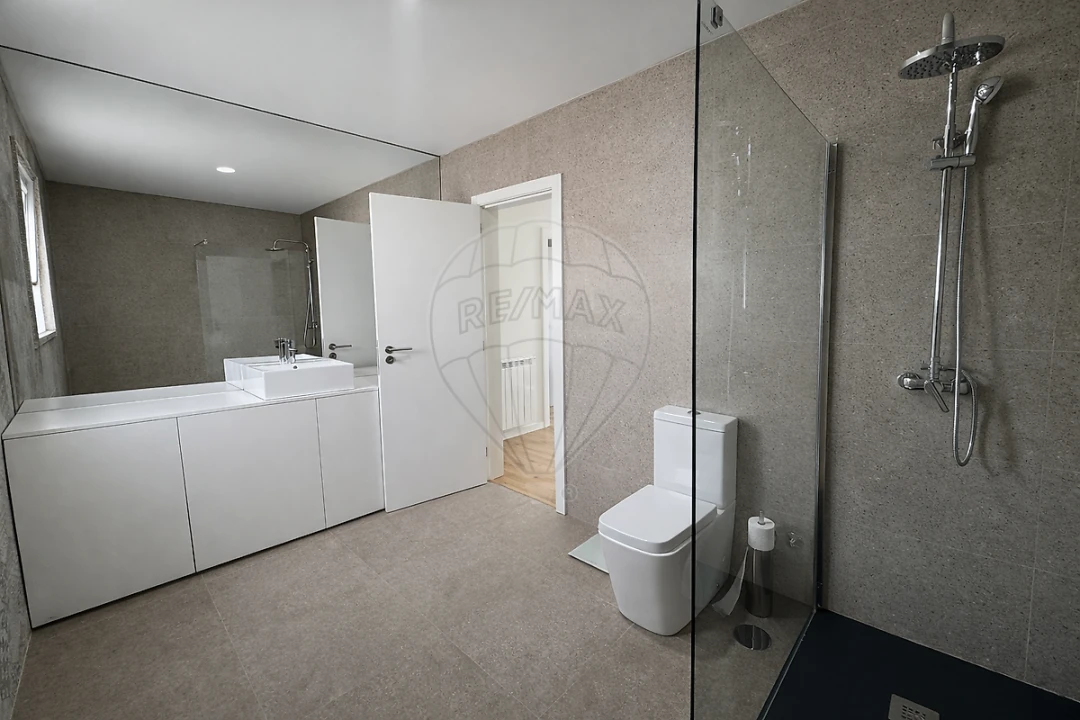 Moradia T3 para Venda em Abragão Foto 33