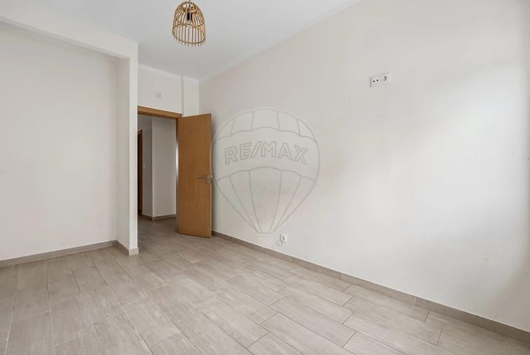 Apartamento T2 para Venda em Barreiro e Lavradio Foto 2