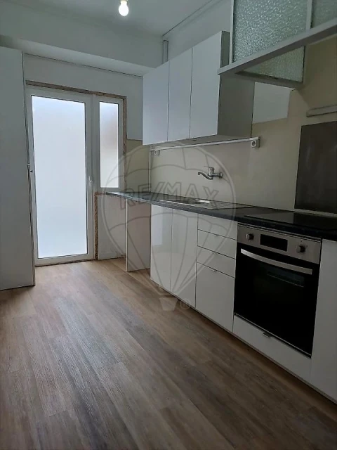 Apartamento T2 para Arrendamento em Ajuda