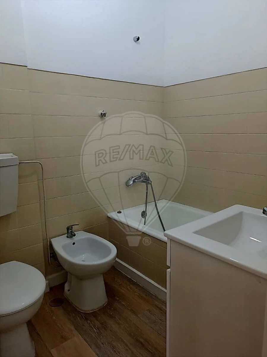 Apartamento T2 para Arrendamento em Ajuda Foto 7