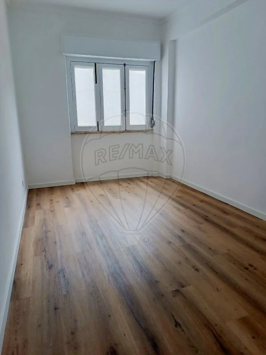 Apartamento T2 para Arrendamento em Ajuda Foto 14