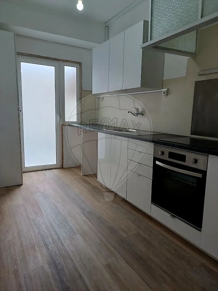 Apartamento T2 para Arrendamento em Ajuda Foto 9