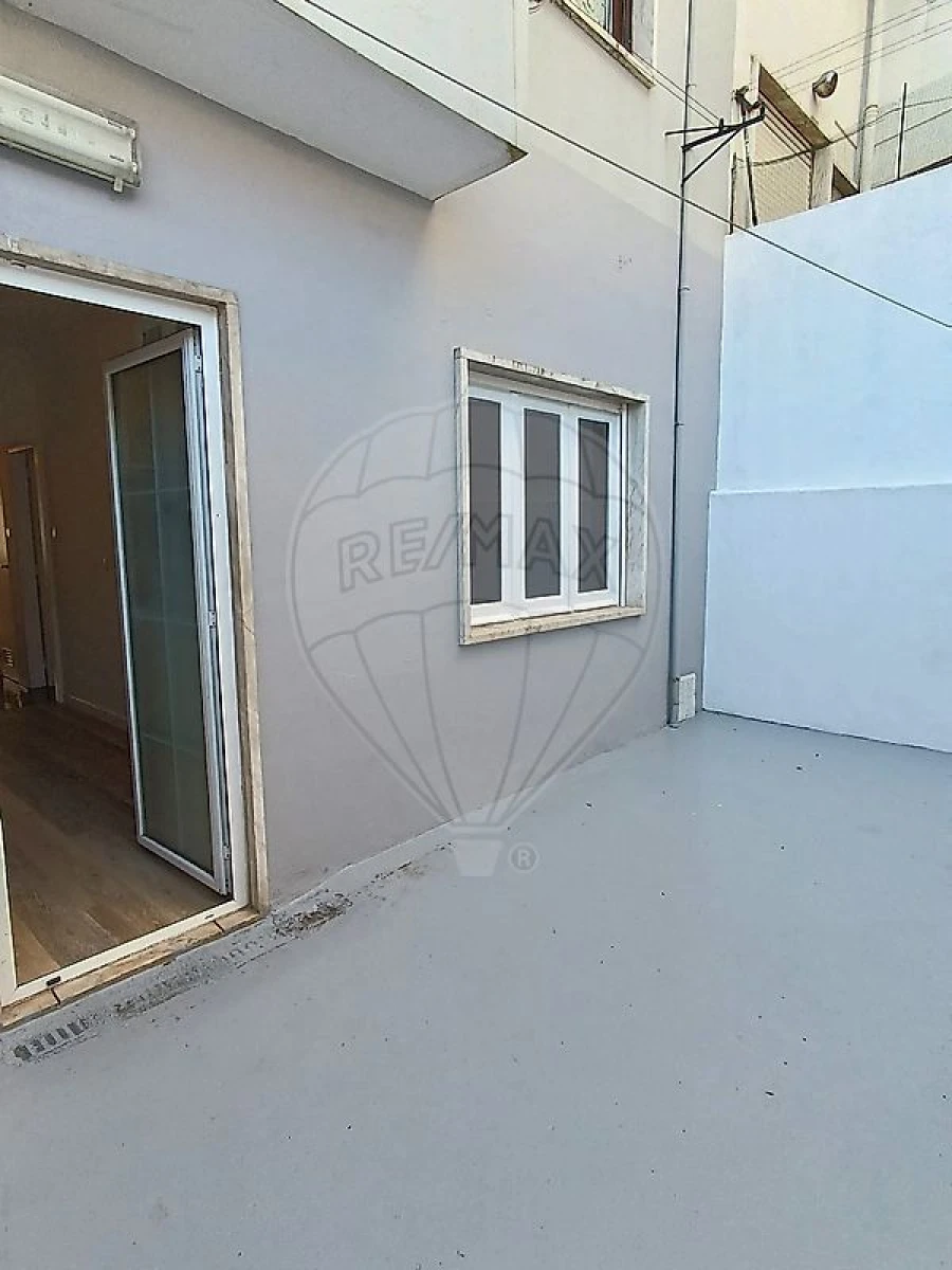 Apartamento T2 para Arrendamento em Ajuda Foto 2