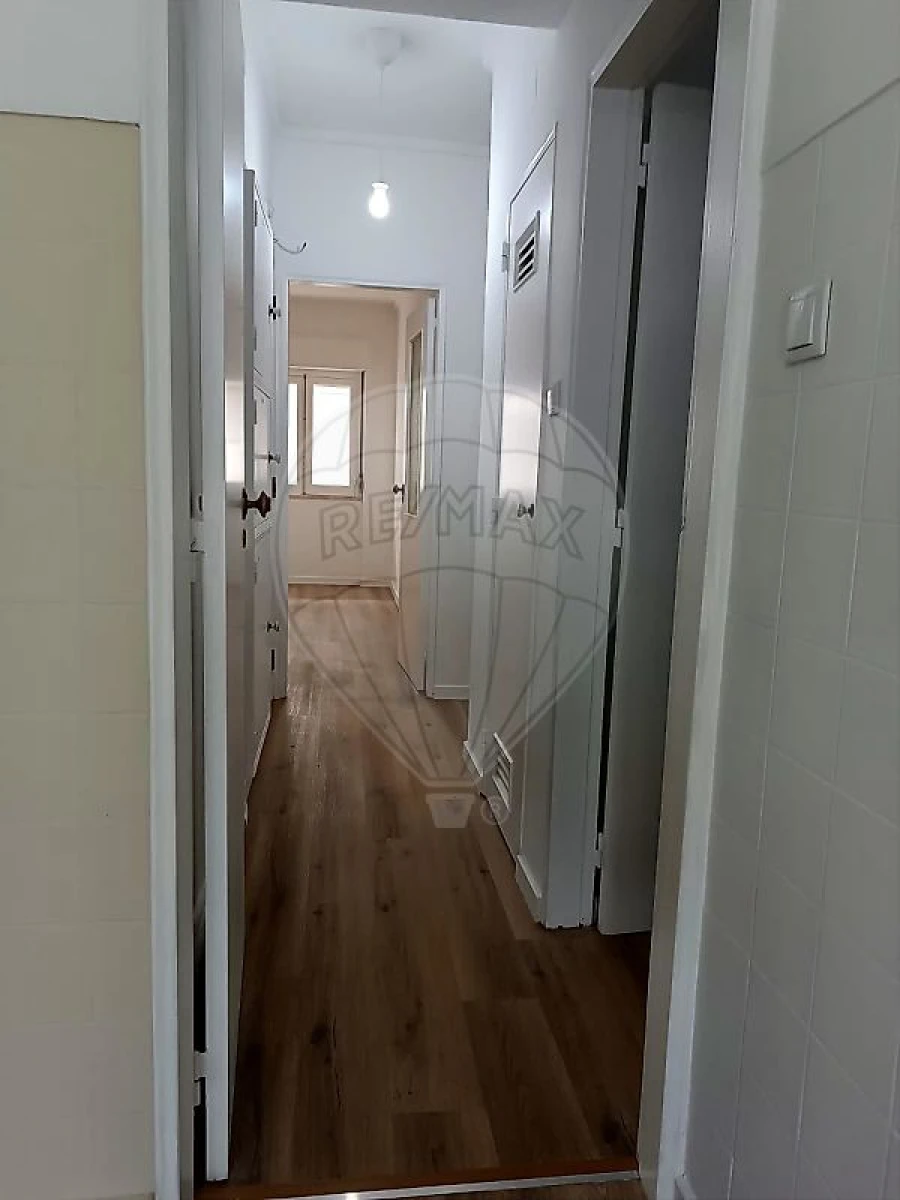 Apartamento T2 para Arrendamento em Ajuda Foto 5