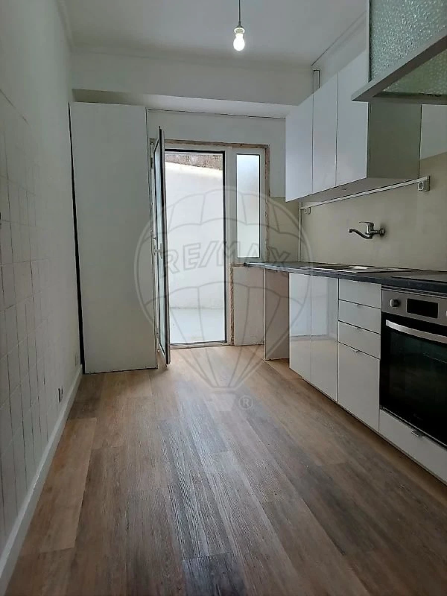 Apartamento T2 para Arrendamento em Ajuda Foto 11