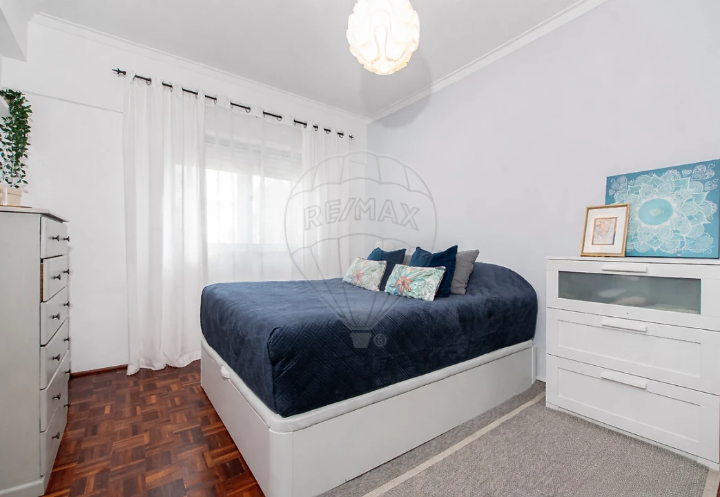 Apartamento T1 para Venda em Agualva e Mira-Sintra Foto 7