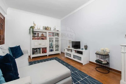Apartamento T1 para Venda em Agualva e Mira-Sintra