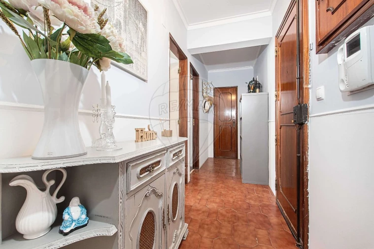 Apartamento T1 para Venda em Agualva e Mira-Sintra Foto 5