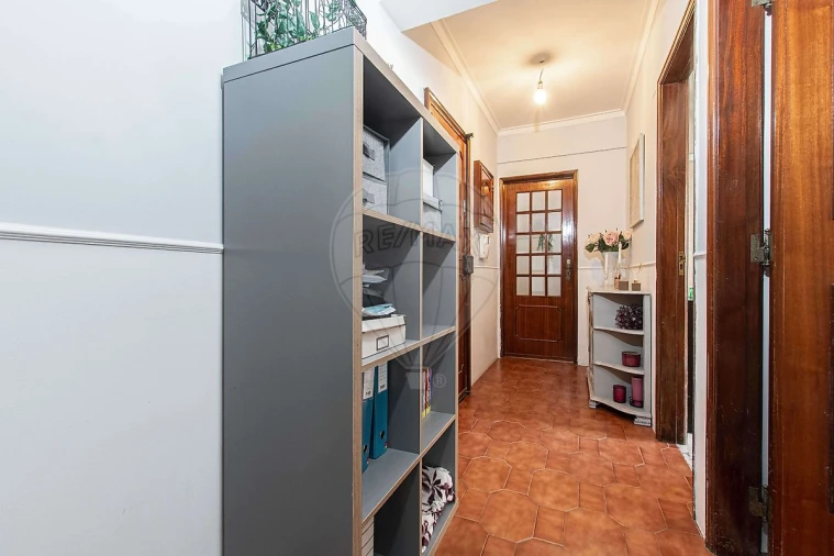 Apartamento T1 para Venda em Agualva e Mira-Sintra Foto 4