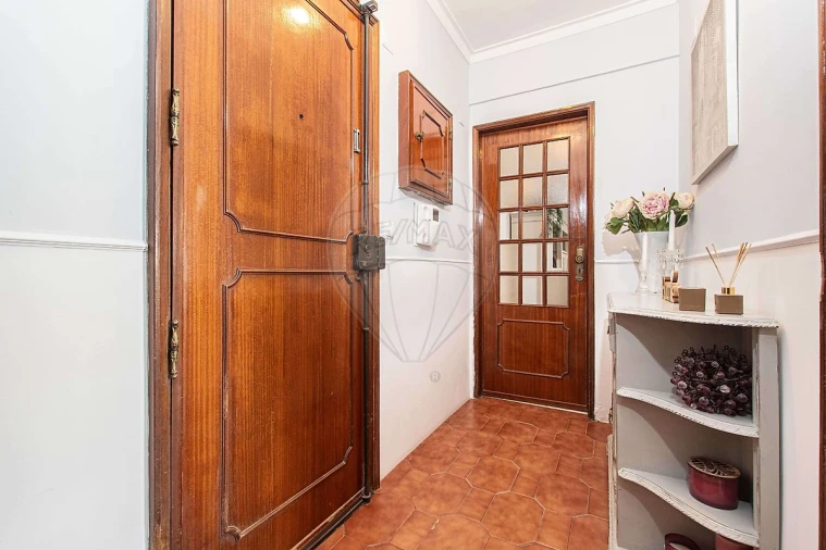 Apartamento T1 para Venda em Agualva e Mira-Sintra Foto 6
