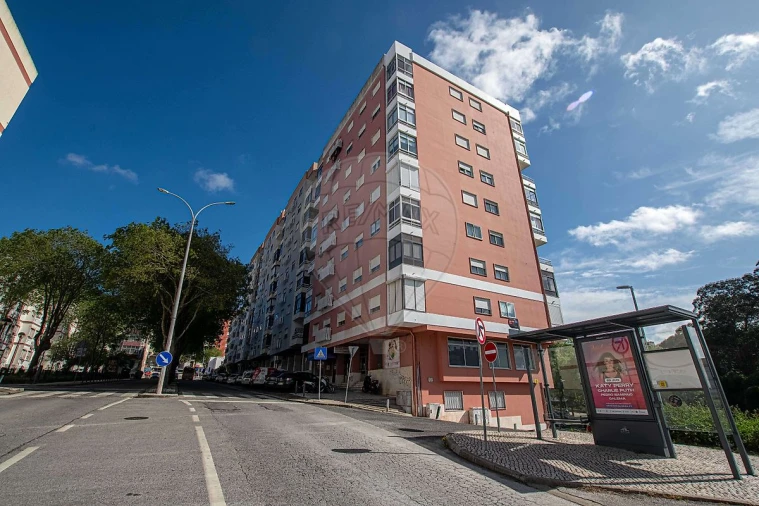 Apartamento T1 para Venda em Agualva e Mira-Sintra Foto 16