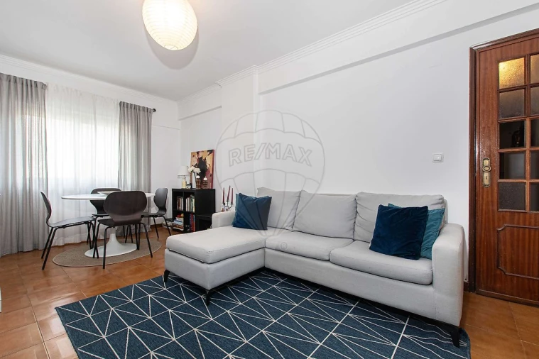 Apartamento T1 para Venda em Agualva e Mira-Sintra Foto 2