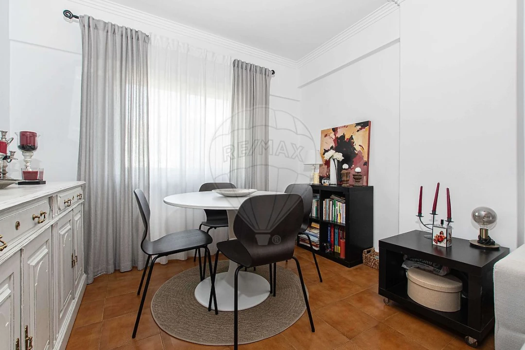Apartamento T1 para Venda em Agualva e Mira-Sintra Foto 1
