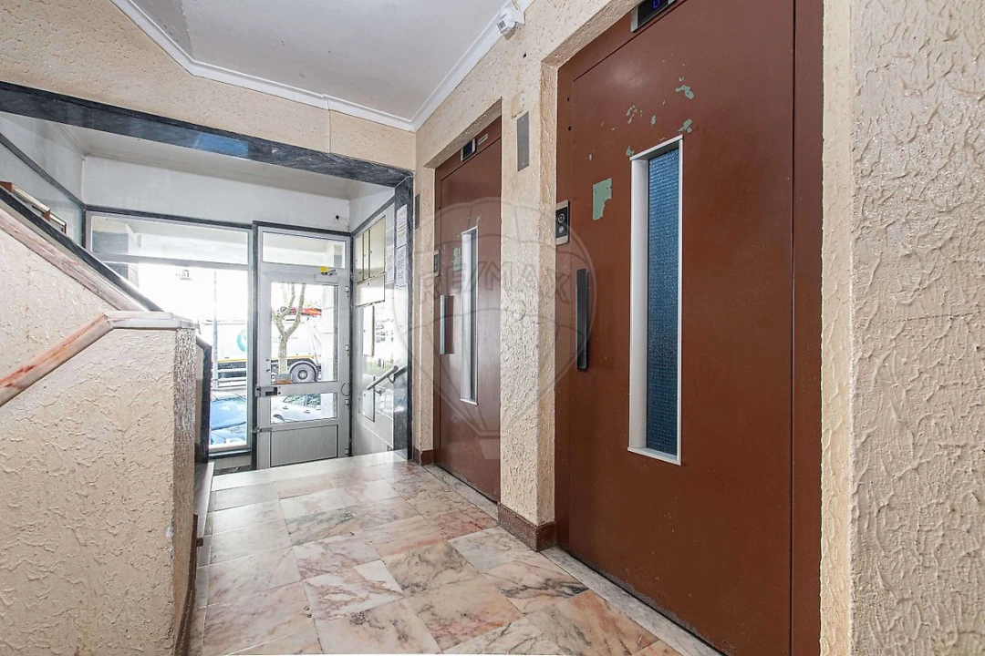 Apartamento T1 para Venda em Agualva e Mira-Sintra Foto 12