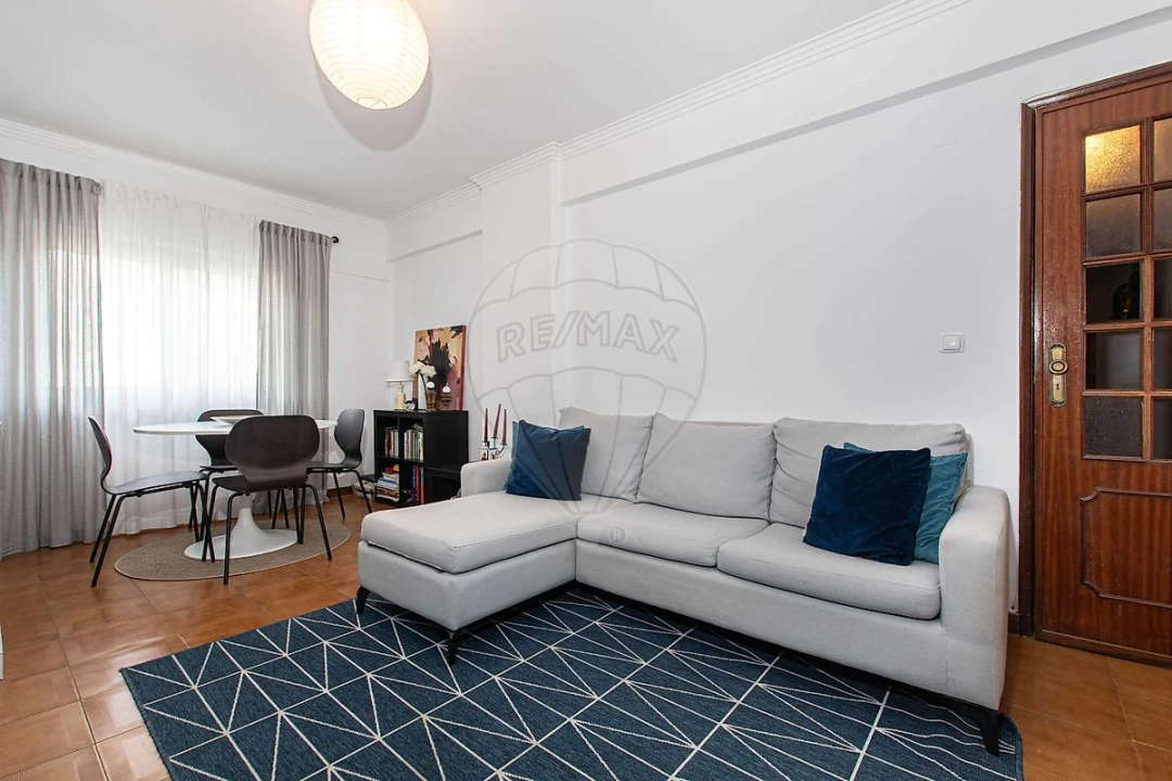 Apartamento T1 para Venda em Agualva e Mira-Sintra Foto 2