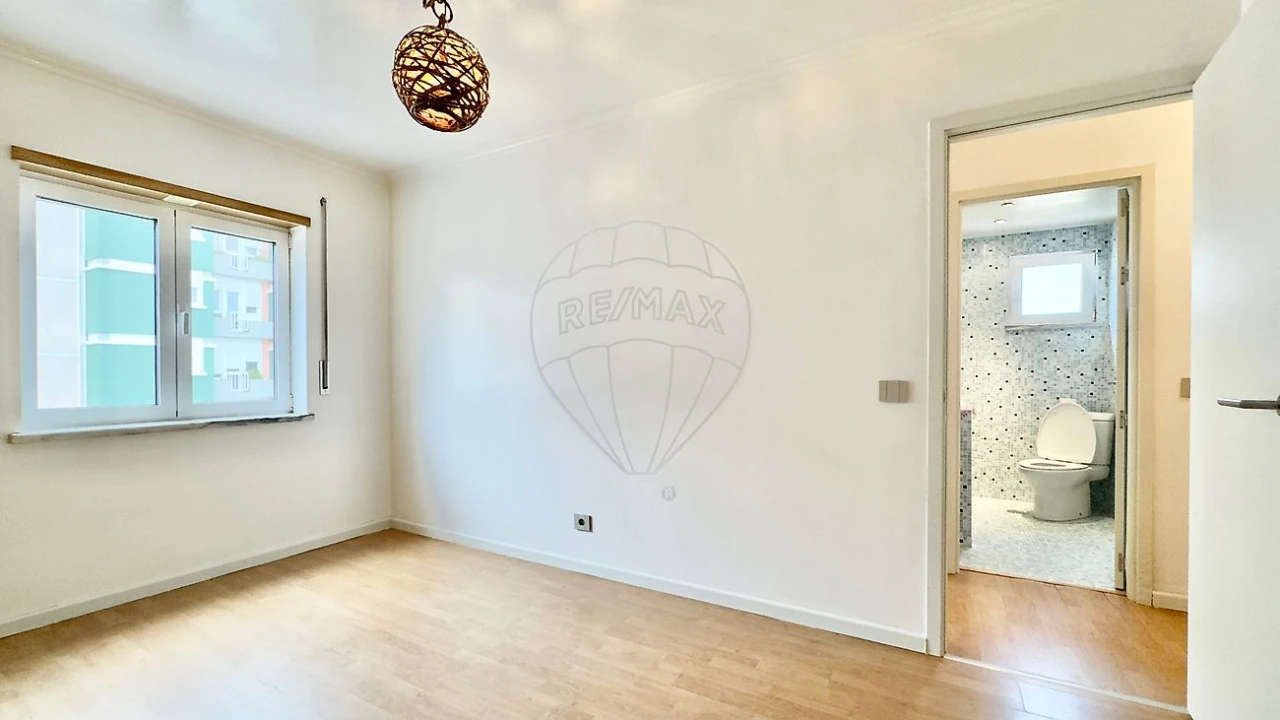 Apartamento T2 para Venda em Caparica e Trafaria Foto 14