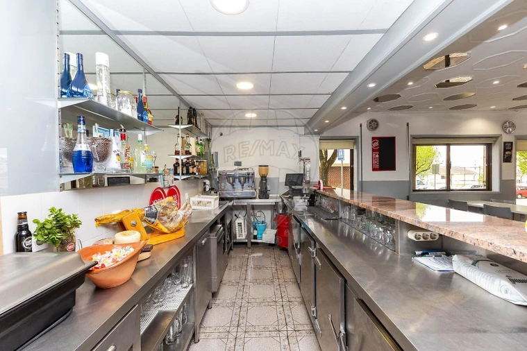 Negócio para Venda em Cidade da Maia Foto 13