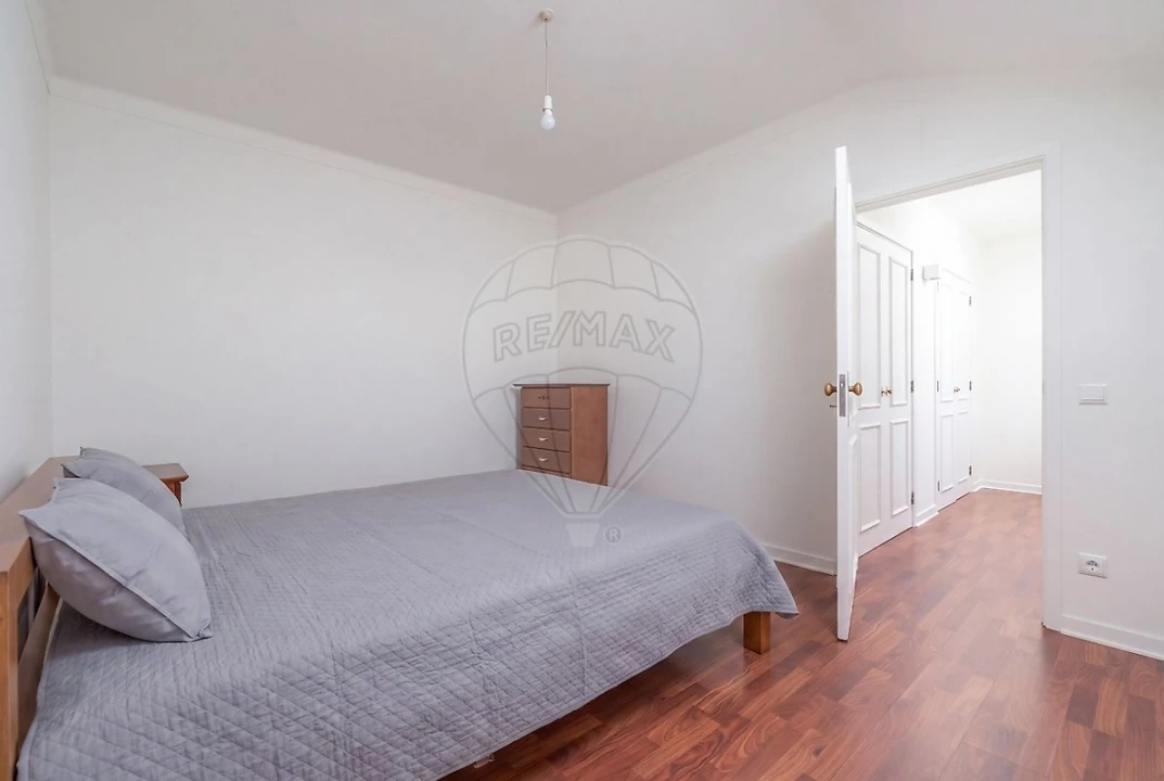 Apartamento T2 para Venda em Santo Antonio dos Olivais Foto 2