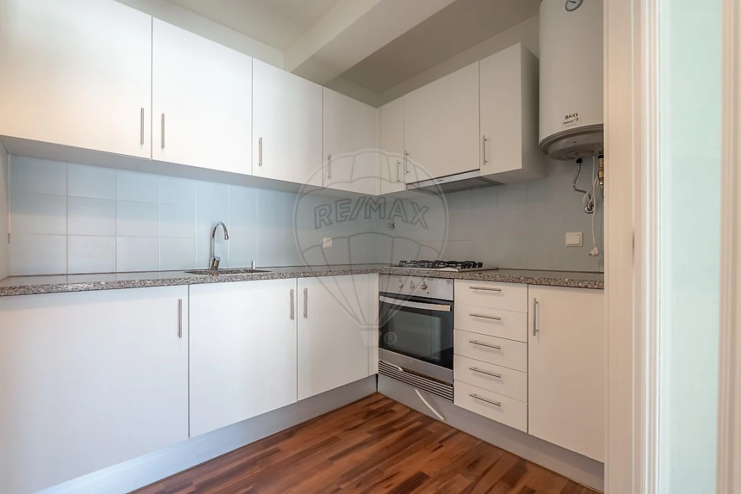 Apartamento T2 para Venda em Santo Antonio dos Olivais Foto 12