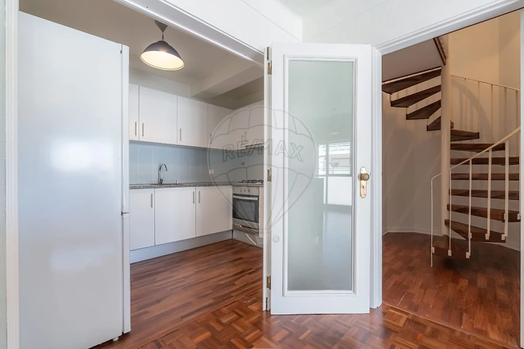 Apartamento T2 para Venda em Santo Antonio dos Olivais Foto 9